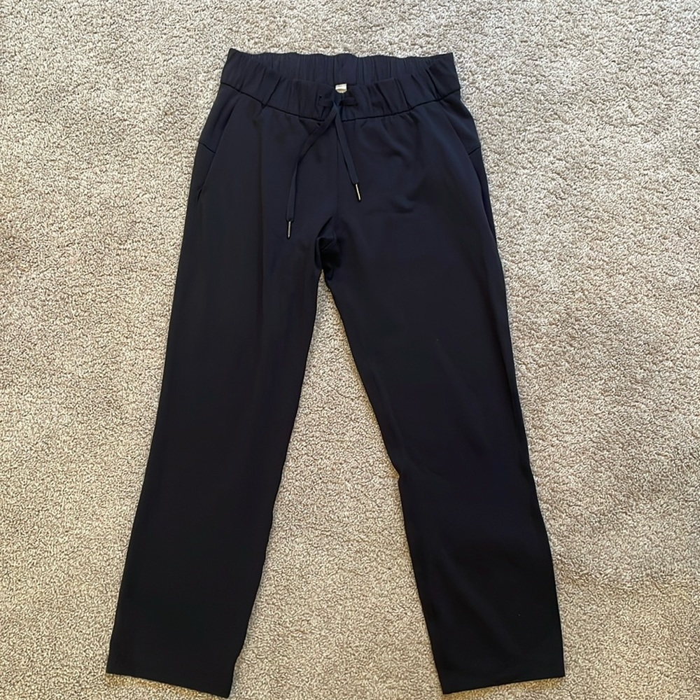 Lululemon Tapered Crop pants with drawstring